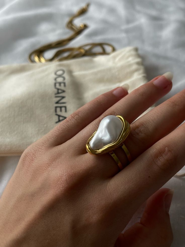 Luna Baroque Pearl Ring