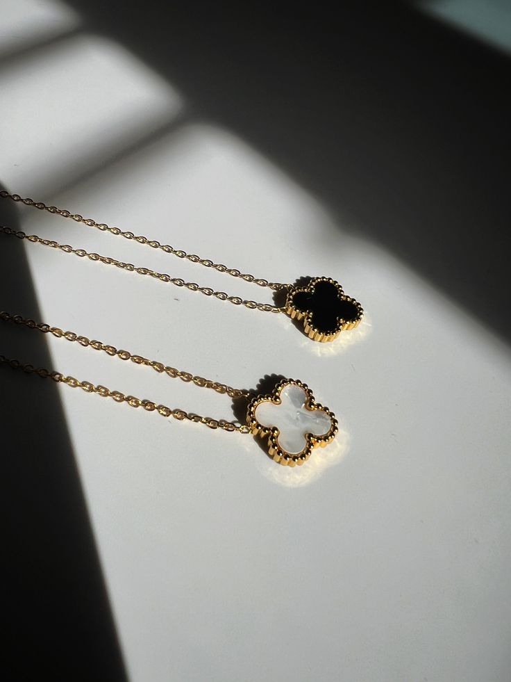 LUCKY CLOVER NECKLACE