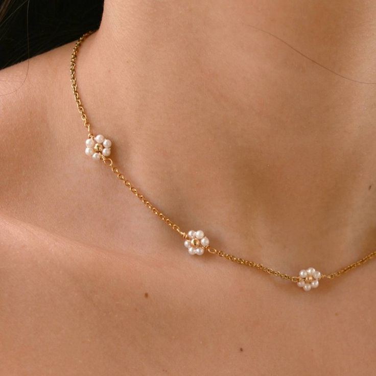 DAISY FLOWER NECKLACE
