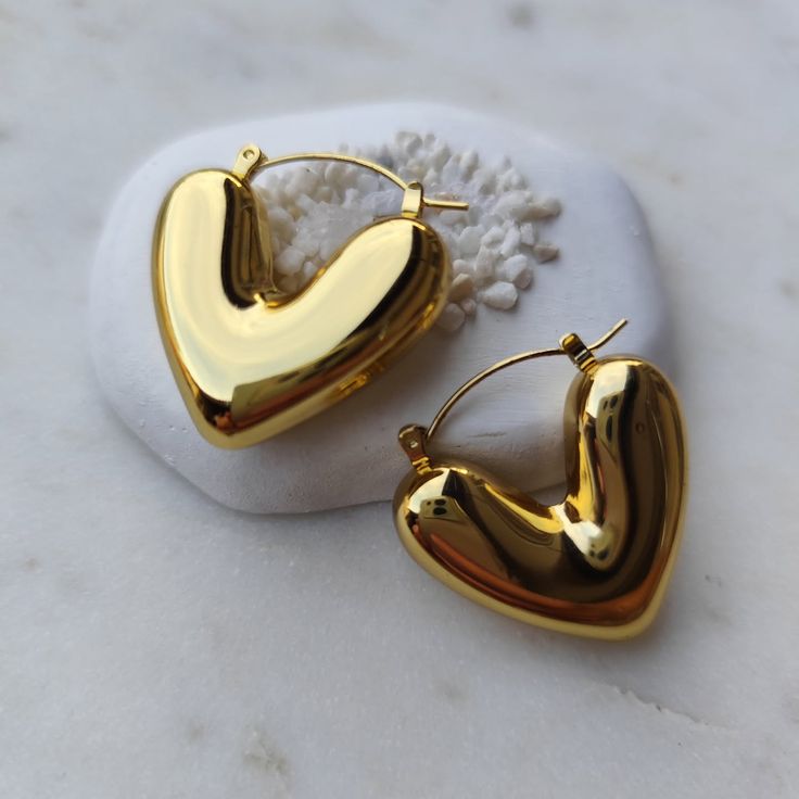 GOLDEN HEART HOOPS