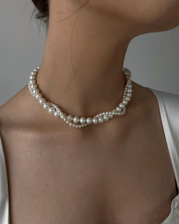 LUNA PEARL CHOKER
