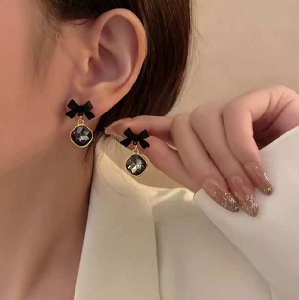 Black Bow Pearl Earrings