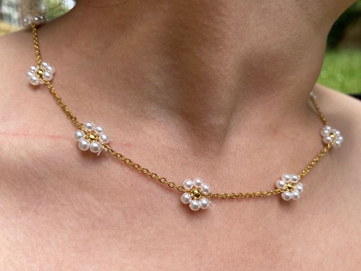 DAISY FLOWER NECKLACE