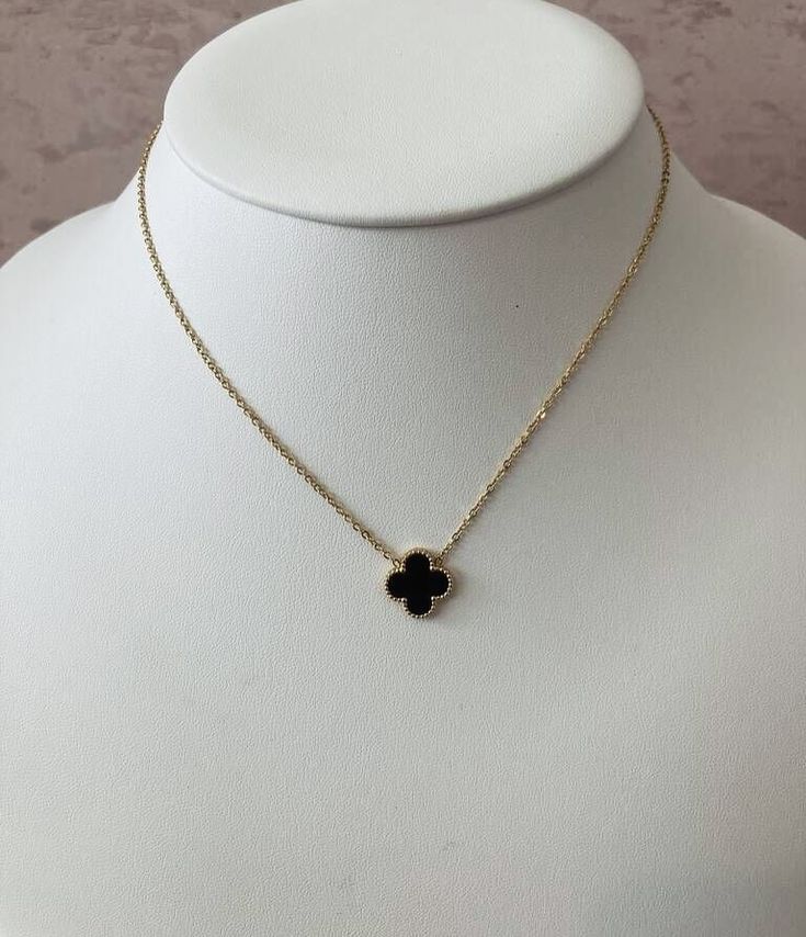 LUCKY CLOVER NECKLACE