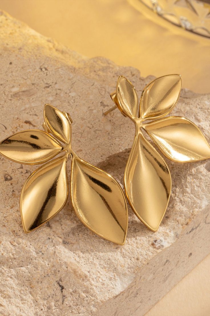 GOLDEN LEAF EARRINGS
