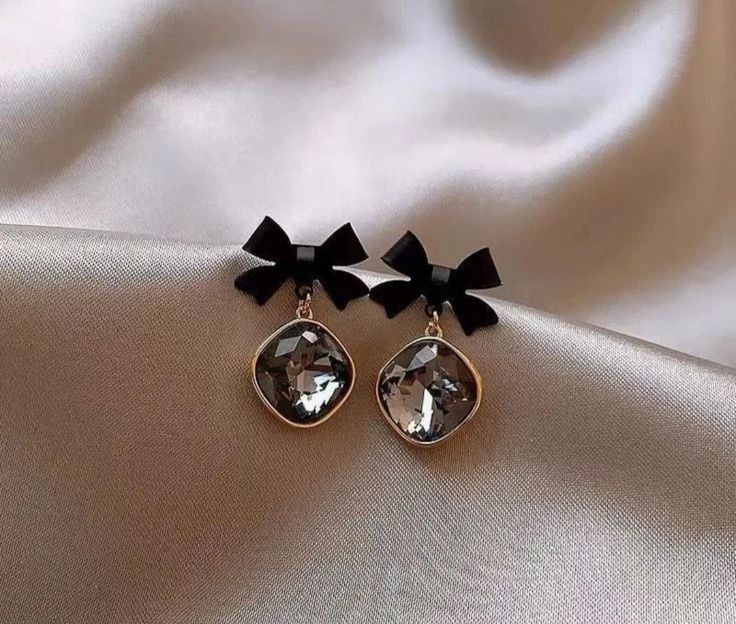 Black Bow Pearl Earrings