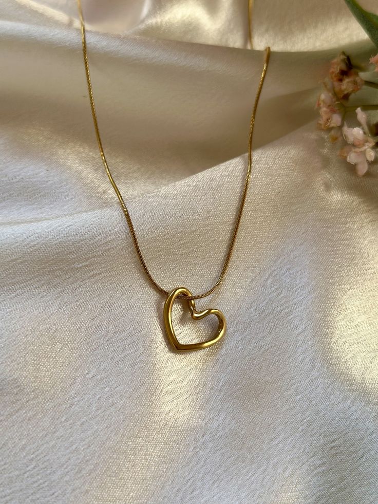 OPEN HEART NECKLACE