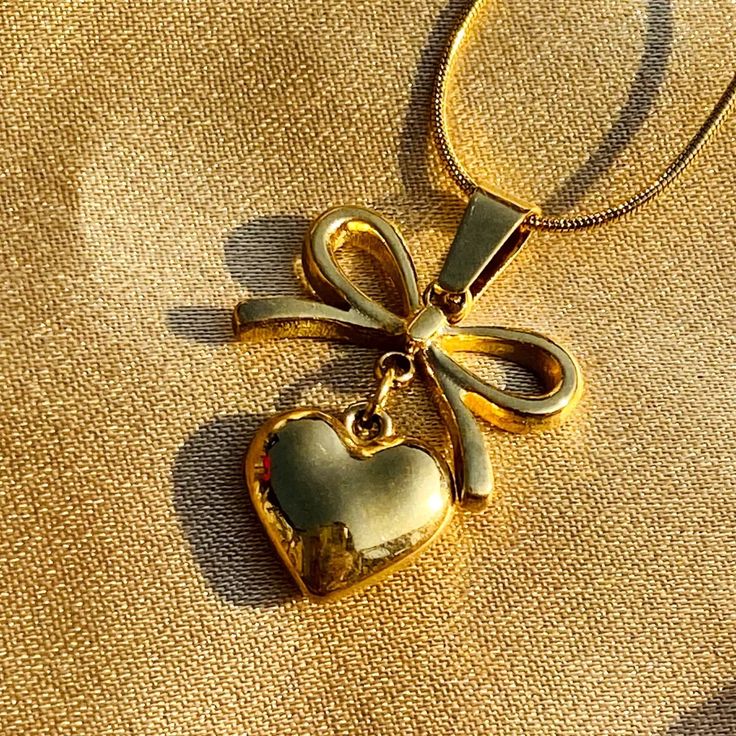 GOLDEN BOW HEART NECKLACE