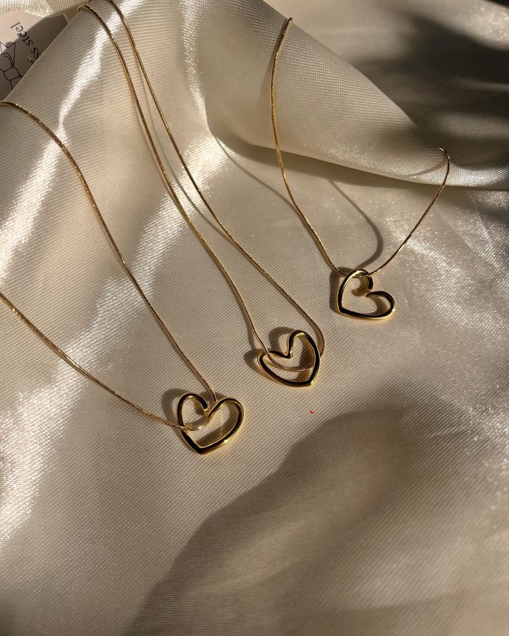 OPEN HEART NECKLACE