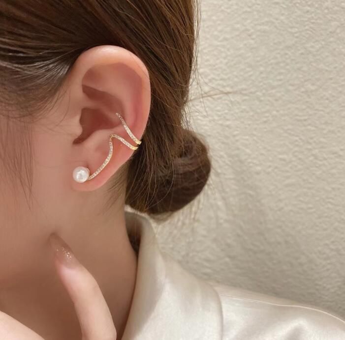 Pearl Wave Ear Cuff