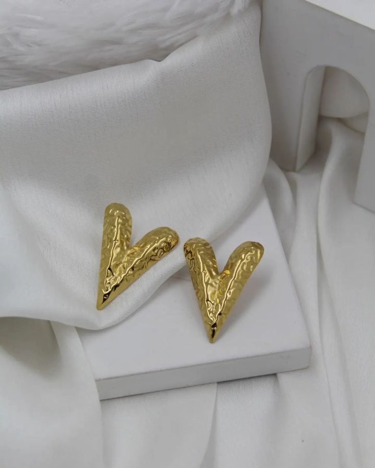 HEART STUDS
