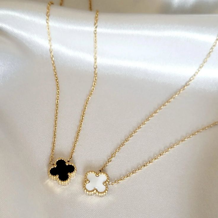 LUCKY CLOVER NECKLACE