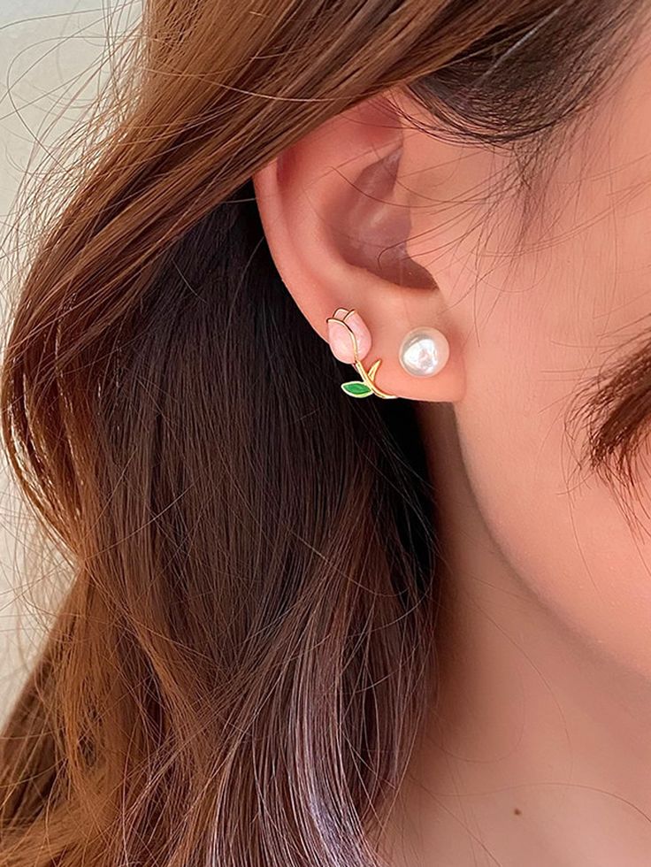 Tulip pearl earring