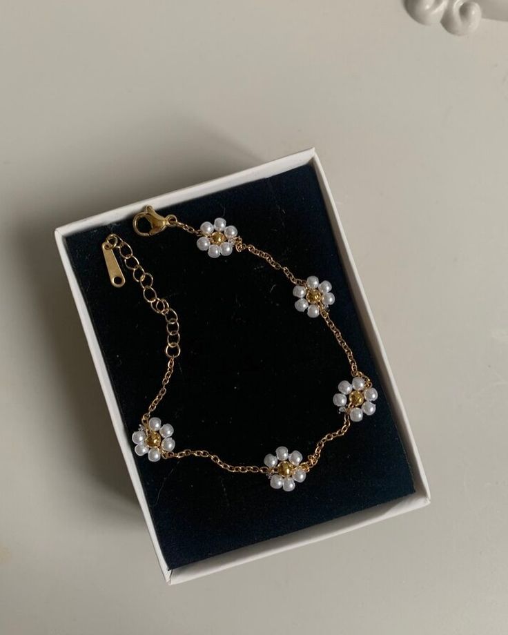 DAISY FLOWER NECKLACE