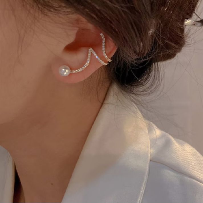 Pearl Wave Ear Cuff