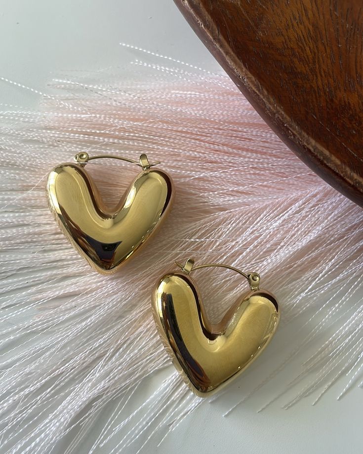 GOLDEN HEART HOOPS
