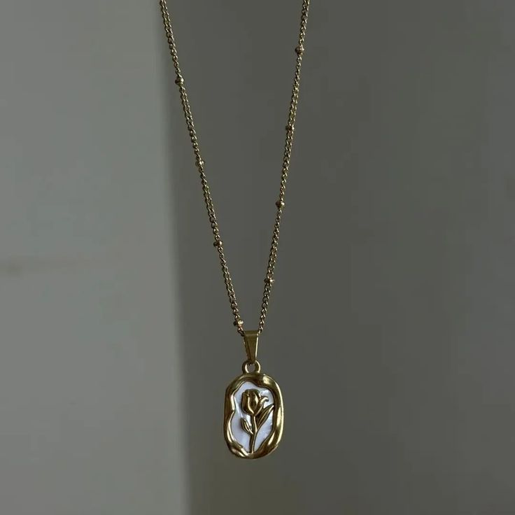 ROSE PENDANT CHAINS